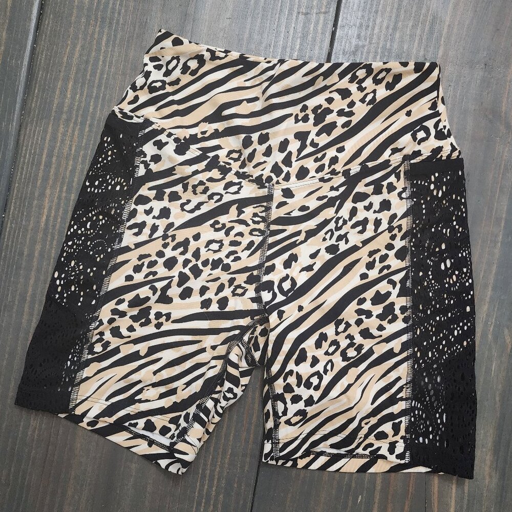 Victoria's Secret PINK SPORT leopard print biker shorts lace details size Small